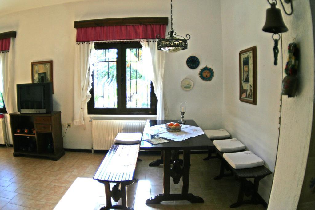 נאוס מרמרס Villa Paradiso חדר תמונה